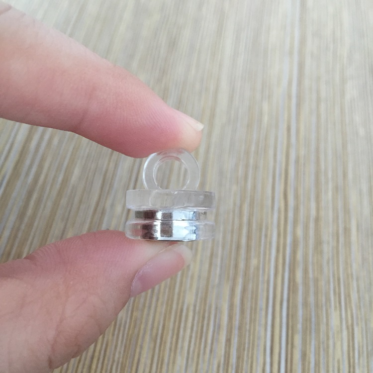 magnetic with closed eyelet.JPG